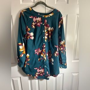Duluth Trading Green Floral Women's Wrinklefighter Button Tunic W Side Pockets